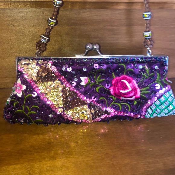 Vintage Aldo beaded evening purse. - Picture 3 of 10